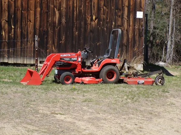 Tom's Kubota crop April 2022.jpg