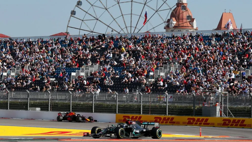 224.-Formula1-cambio-de-motores-Hamilton-Verstappen.jpg