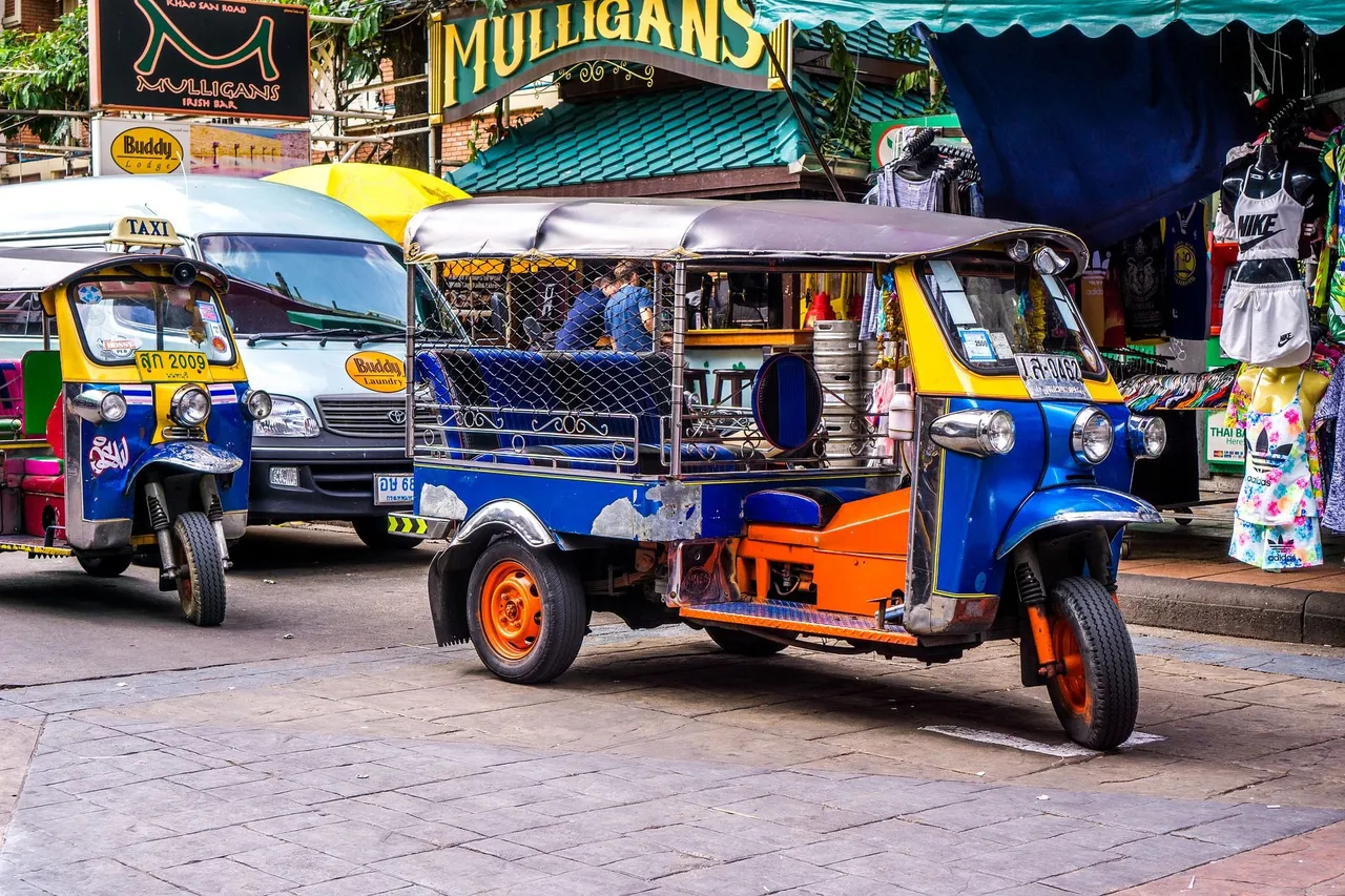 tuktuk-1643802_1920.jpg