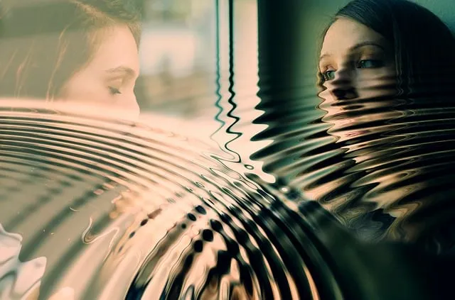 Pixabay-geralt-reflection-mirror-woman-5371565_640.jpg