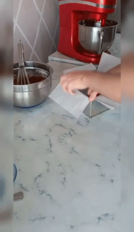 441e479a-9402-4068-aa21-83ad03291412.gif