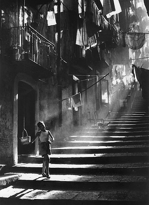 Piergiorgio Branzi, Nápoles 1943.jpg