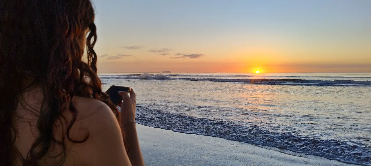 it was her idea to watch the sunrise, my little one 💞