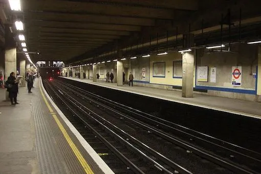 0_Aldgate-East-London-Underground-Station.jpg