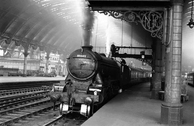 platform-9-at-york-station-about-1956.jpg