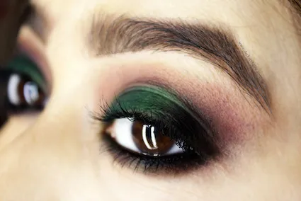 how to do green smokey eyes.jpg