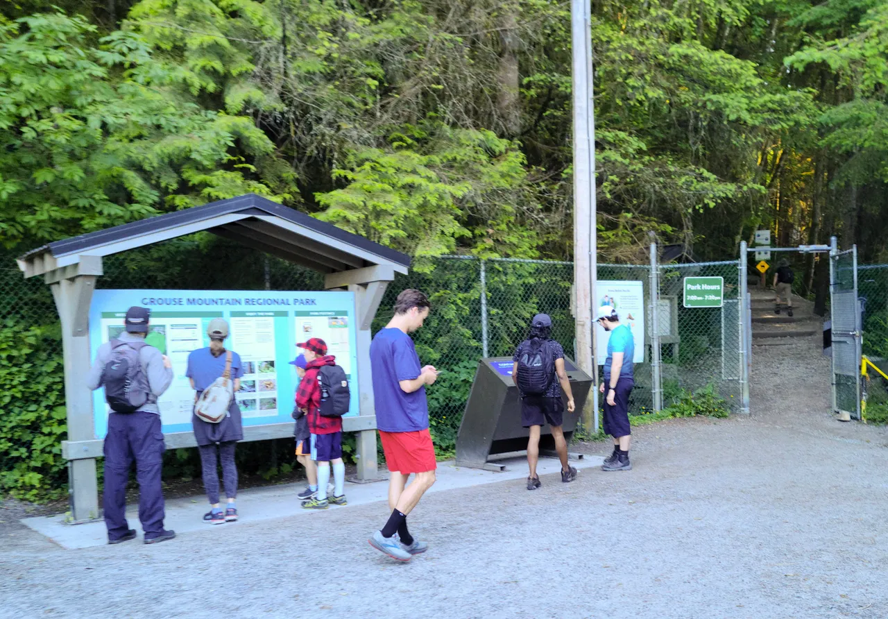 grouse grind  front gate.jpeg