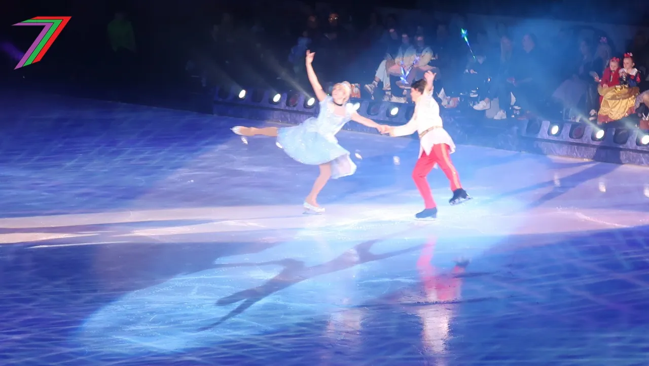 Year_Shows_Disney_Cinderella_3.jpg