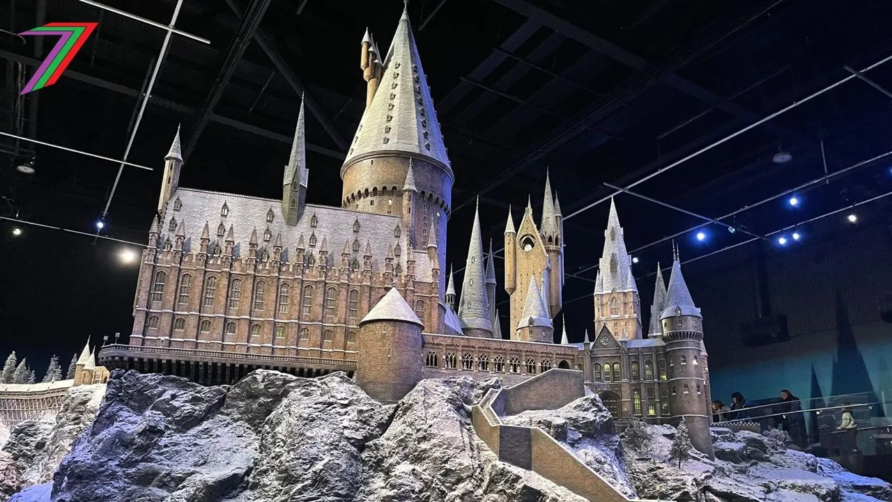 Year_Shows_Harry_Potter_Hogwarts_Castle_1.jpg