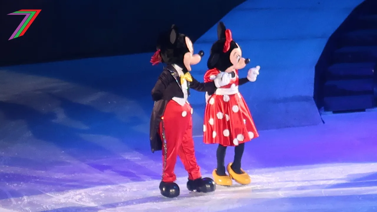 Year_Shows_Disney_Mic_Min_BnB.jpg
