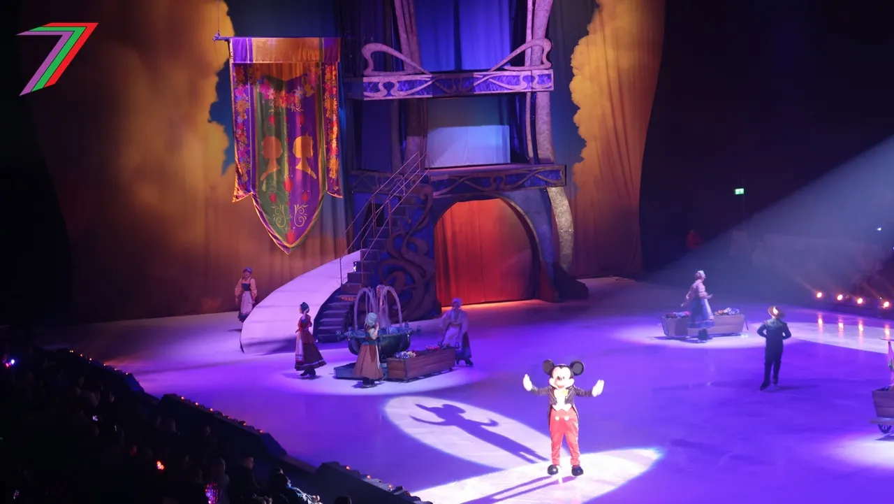 Year_Shows_Mic_fROZEN.jpg