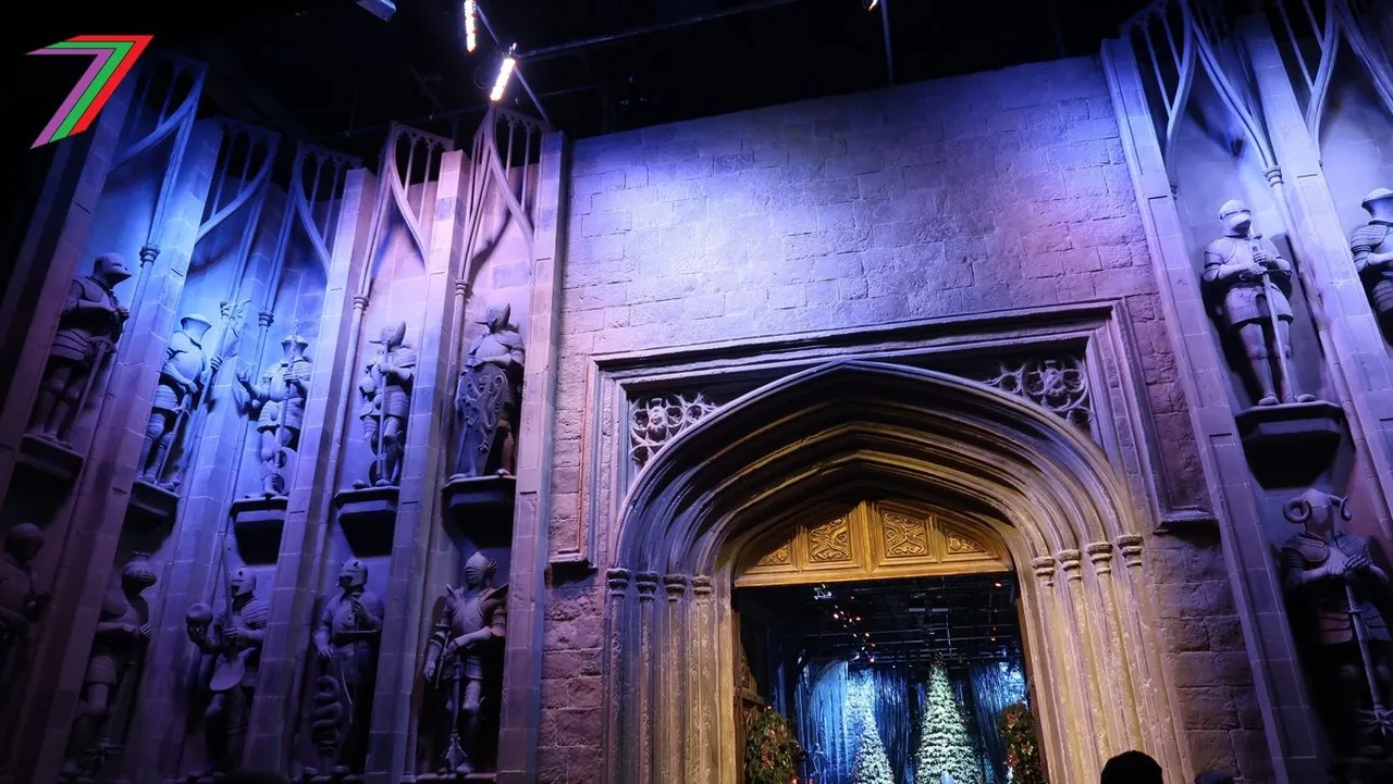 Year_Shows_Harry_Potter_Enter_Hall.jpg