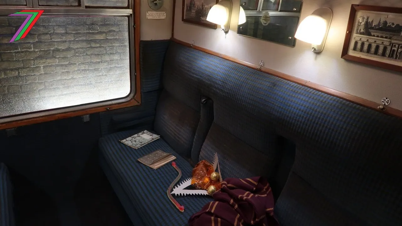 Year_Shows_Harry_Potter_Hogwarts_Express_Carriage_2.jpg