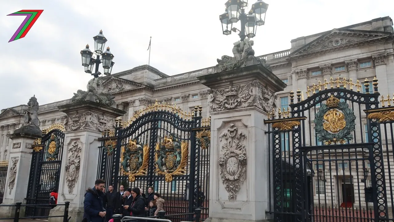 Buckingham_Palace.jpg