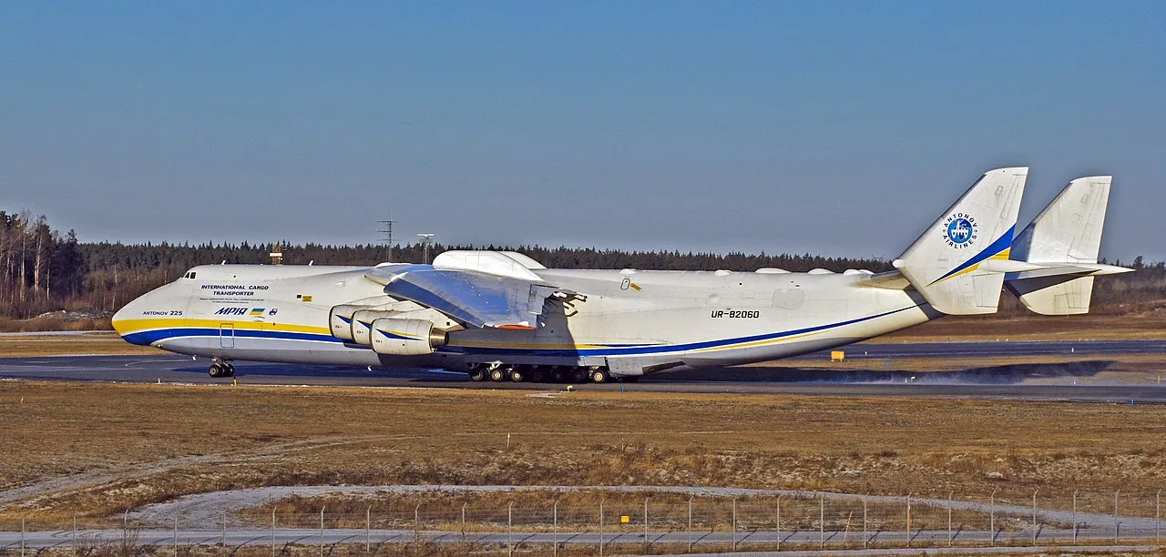 1280px-Antonov_An-225_left_view.jpg