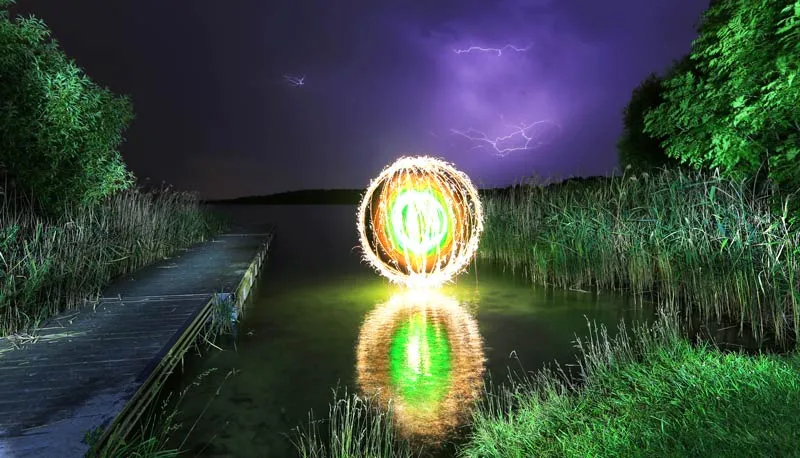 Reflection-blog-lake-Light-Painting-GunnarHeilmann.jpg