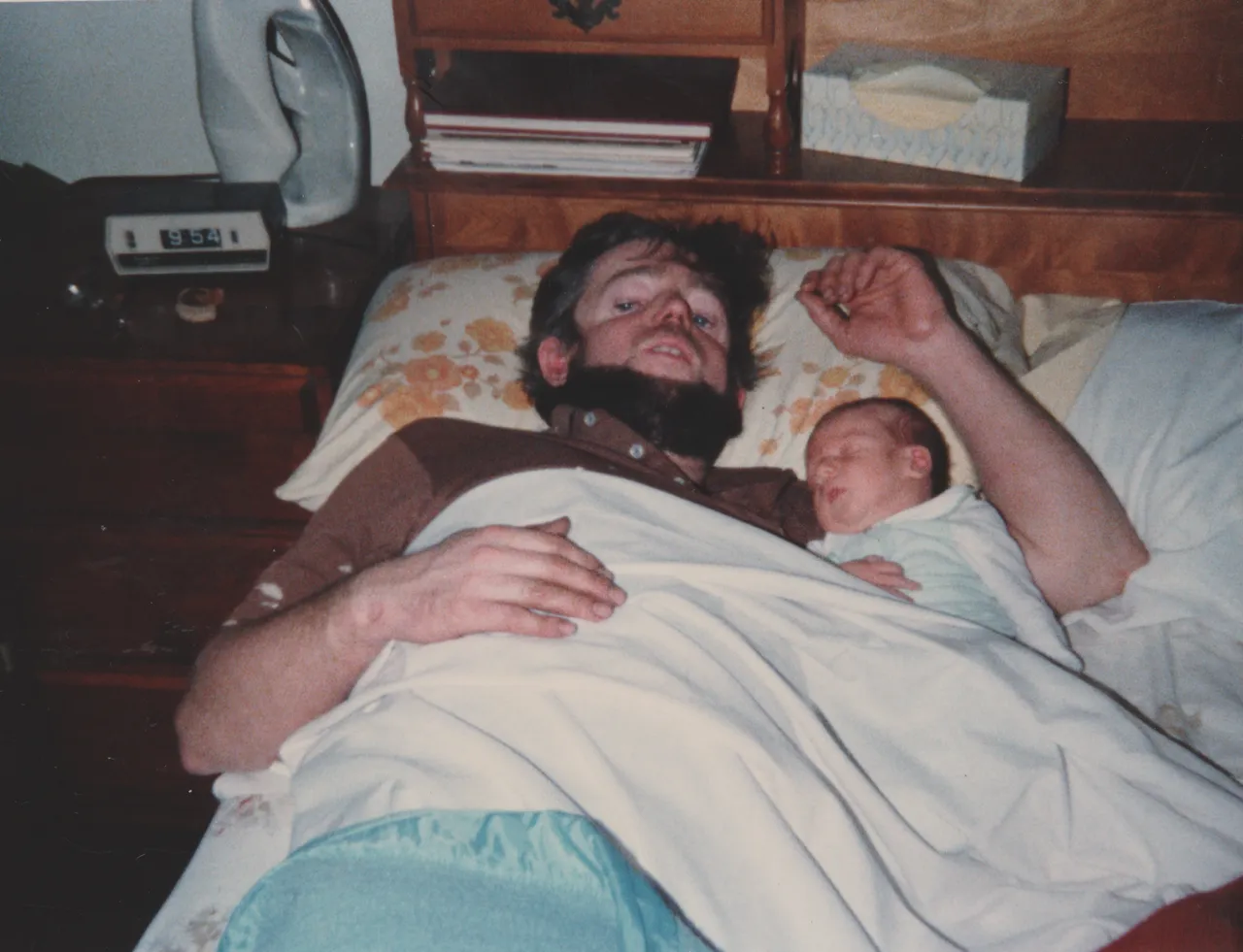1982-02 - Don Arnold, Rick Arnold, bed.png