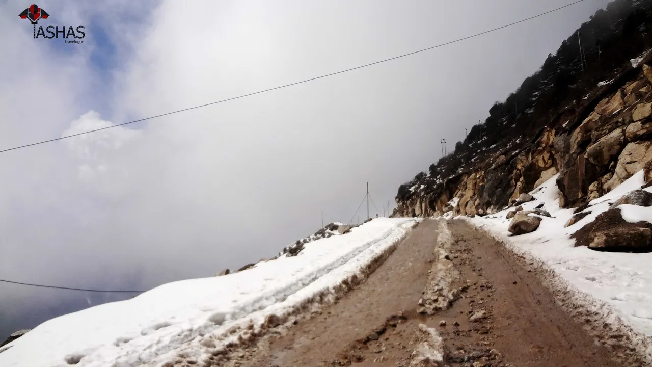 Ice formations on the road to nathula.jpg