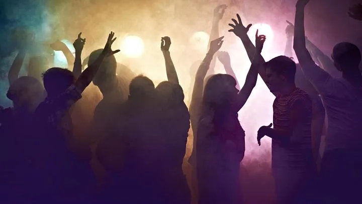 104769237-GettyImages-130899584-nightclub.720x405.jpg