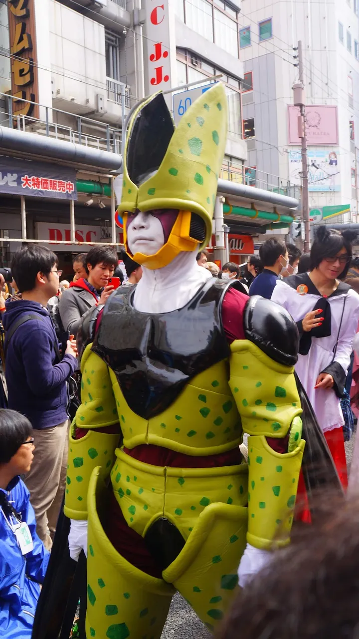 Cell from Dragon Ball decided to show up