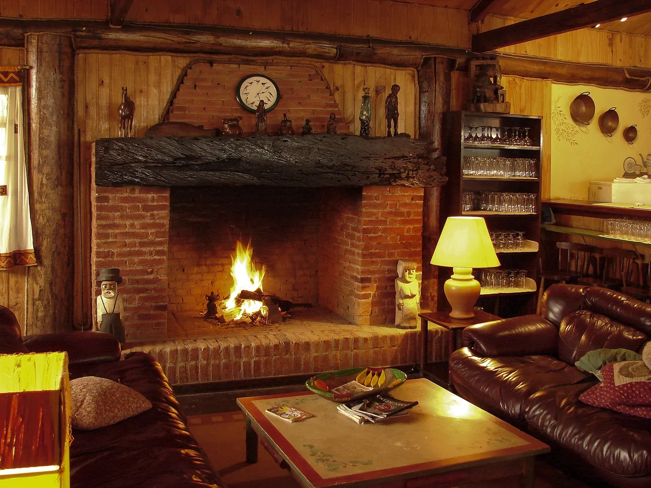 fireplace1741208_1920.jpg