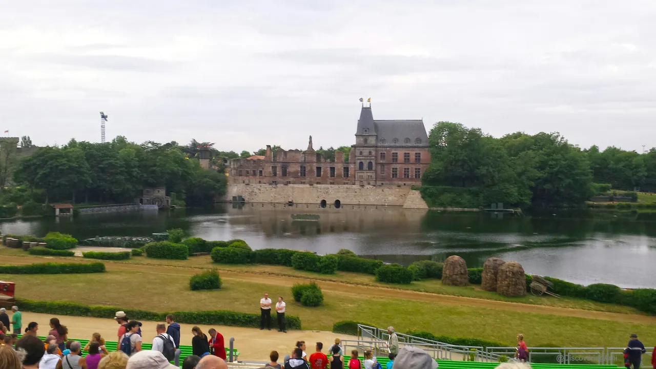 Before the show. The grand stage of land and water with the 15th Century Chateau