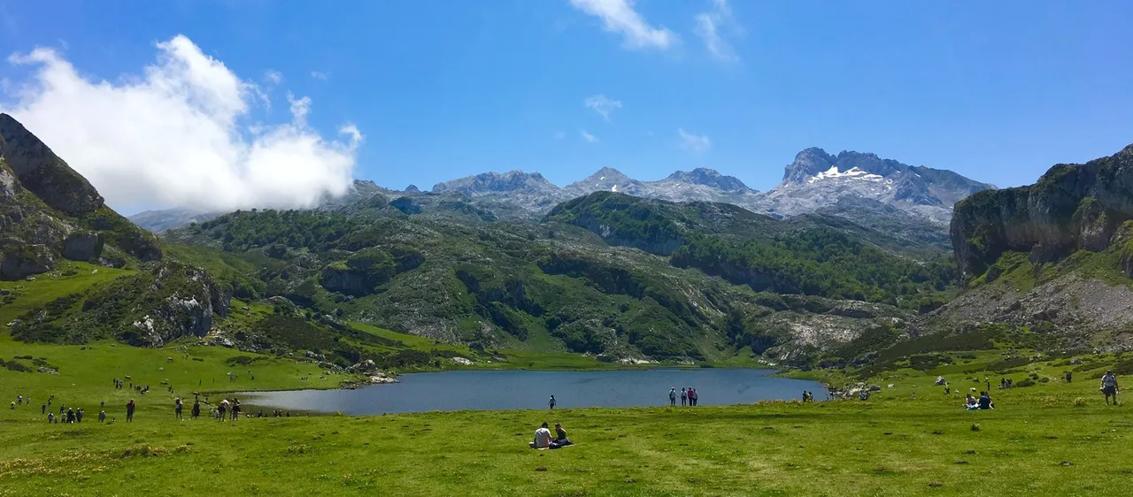 Visiting the Covadonga Lakes on a bicycle route