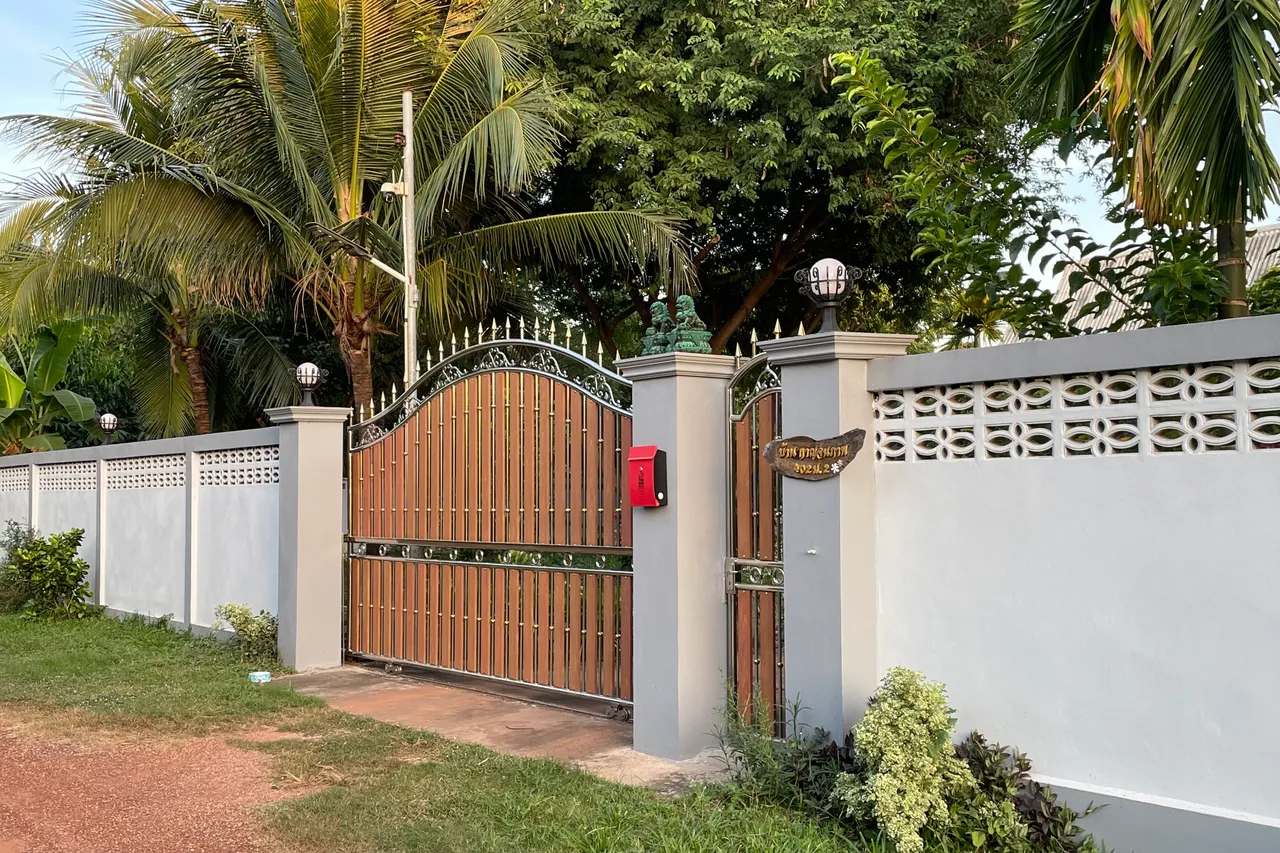 Happy Caturday my orange cat has migrated to my neighbours’ house.