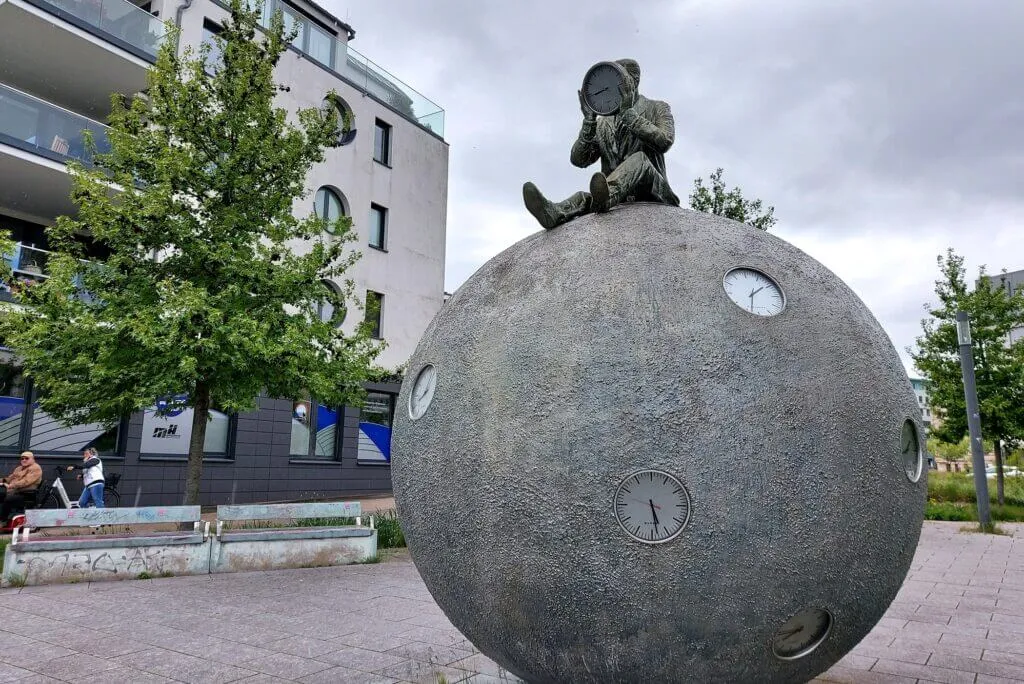 Magdeburg, Statue ''Zeitzähler'' (''The Time Counter'')