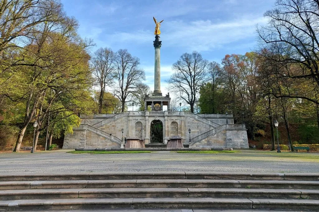 Munich with a dog, Englischer Garten München