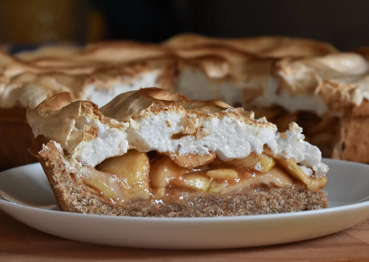 Apple Meringue pie.jpg