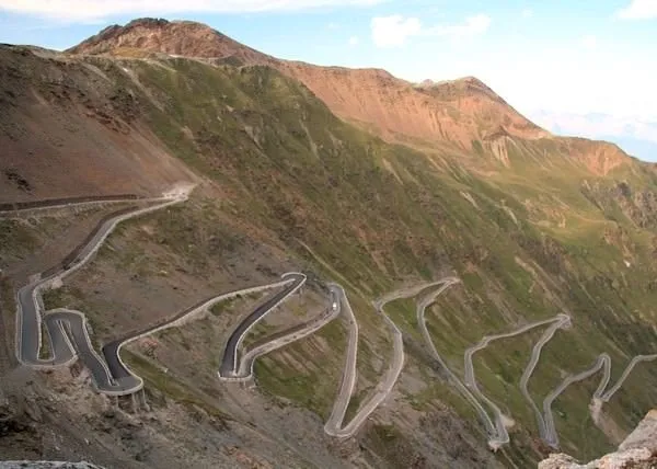 The-Stelvio-Pass-in-Italy.jpg