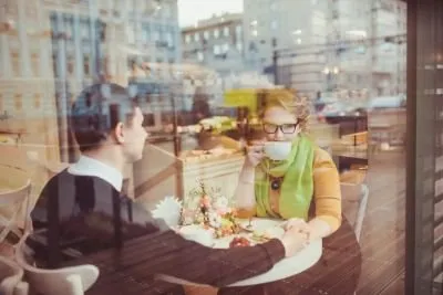 in-cafe-2276561_1920.jpg