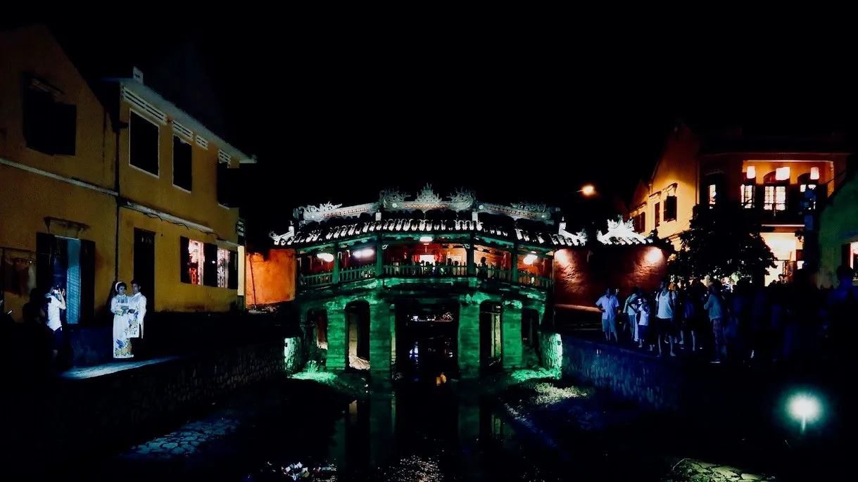 Japanese Bridge Hoi An, Vietnam.jpg