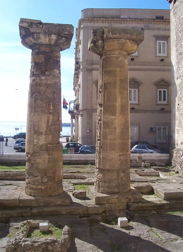 Colonne_Doriche_Taranto.jpg