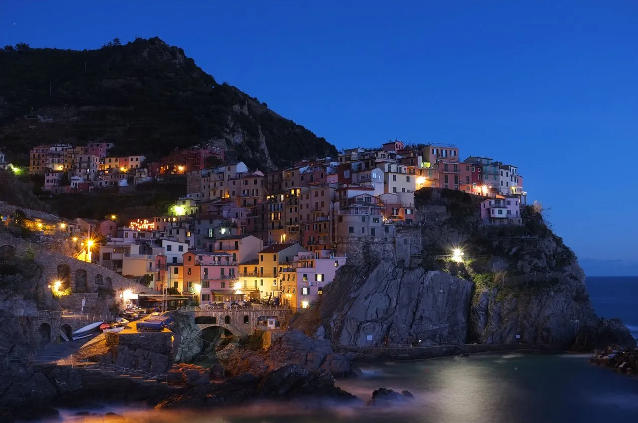 sea-coast-water-rock-night-town-712501-pxhere.com.jpg