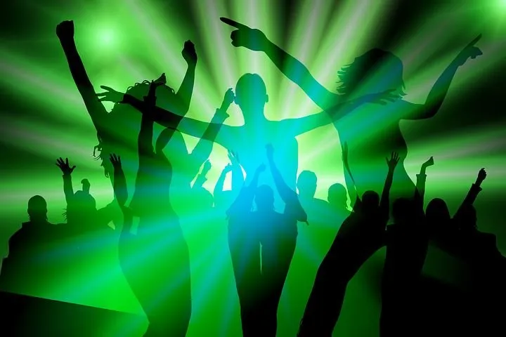 silhouette-1594698__480.jpg