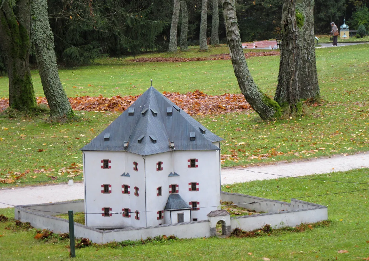 Miniatur park - Hvězda.JPG