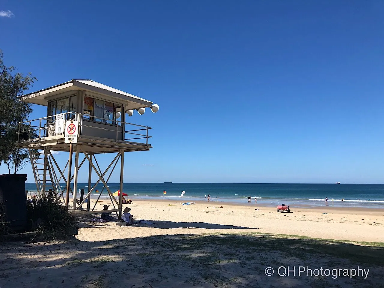 Life guard's hut at Caves Beach