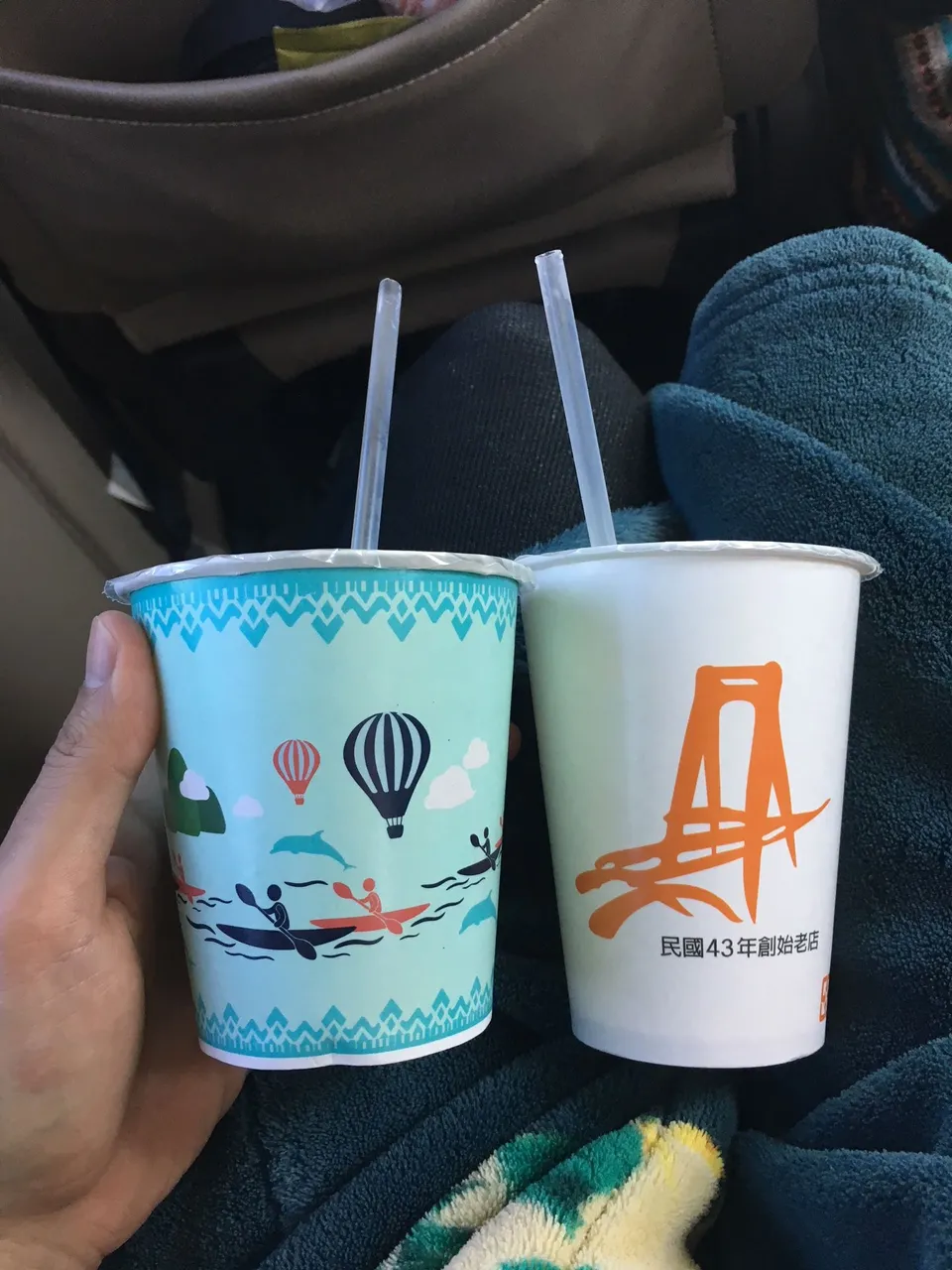 milk tea and soy milk 밀크티 두유