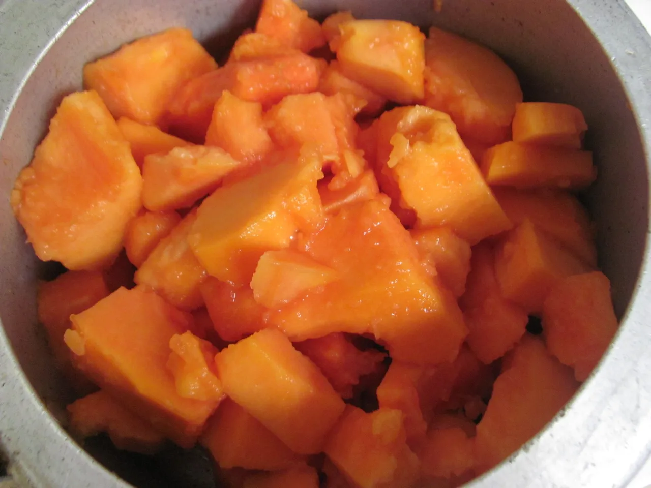 Sliced Papayas ready for making jelly.JPG
