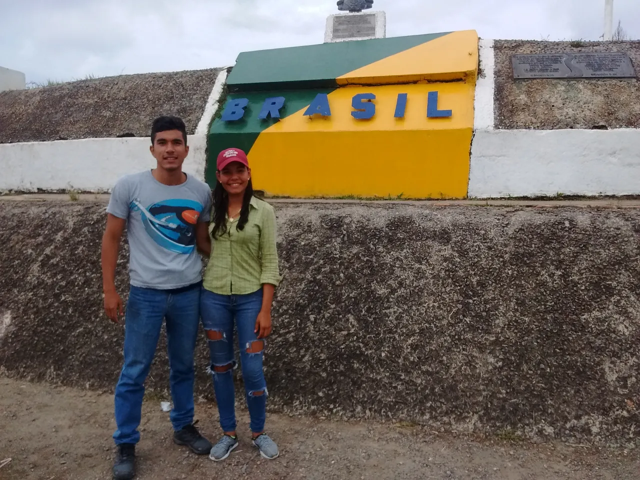 " " \"frontera.jpg\"""