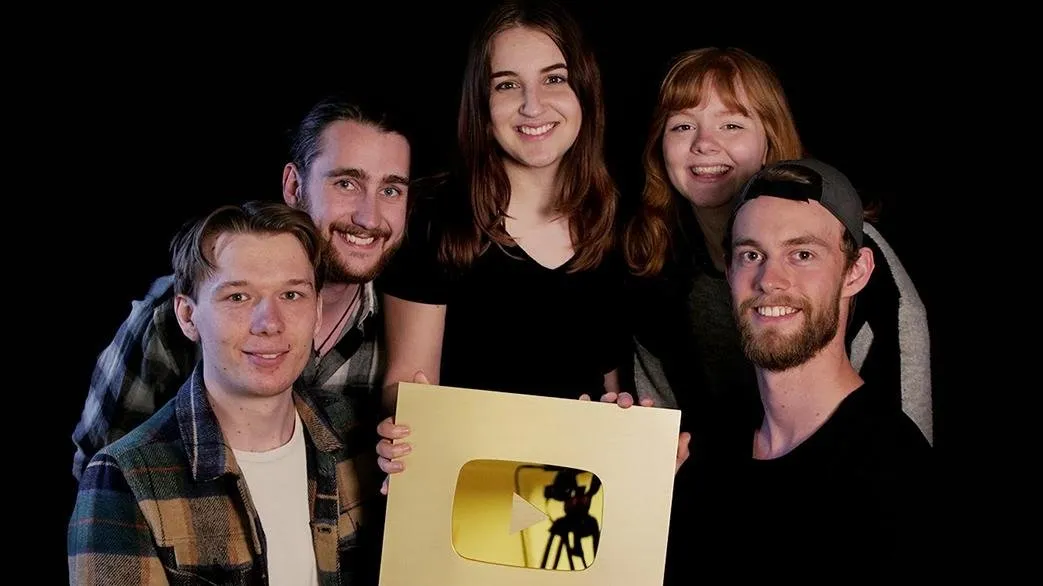 Brackeys with gold play button from youtube