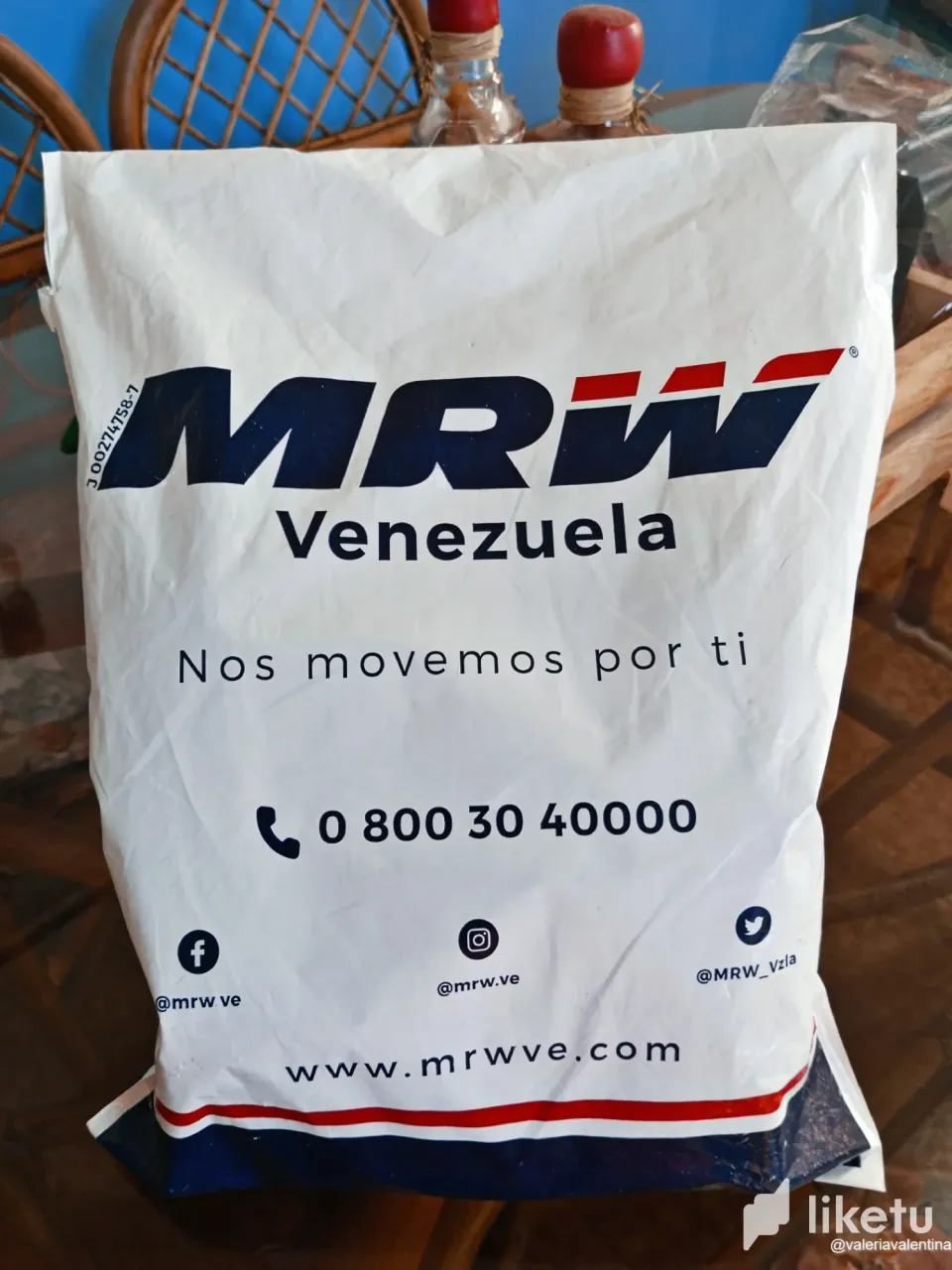 clm7cmimj01677xszdcza05t8_Liketu_merch_meetup_valvalentina_2.webp