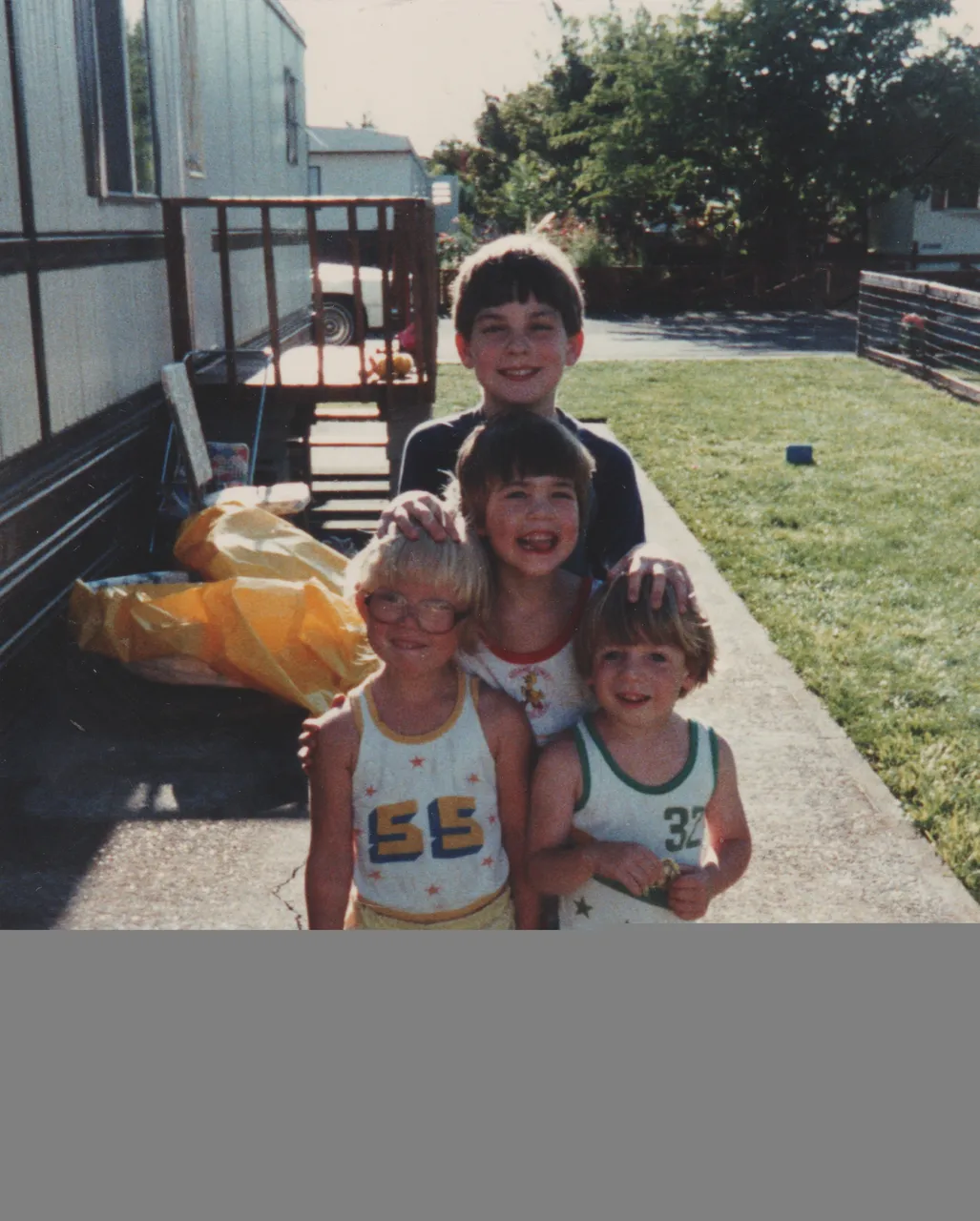 1985-08-16 - Friday - Nathan, Alan, Katie, Rick at our 163 house, front yard.jpg