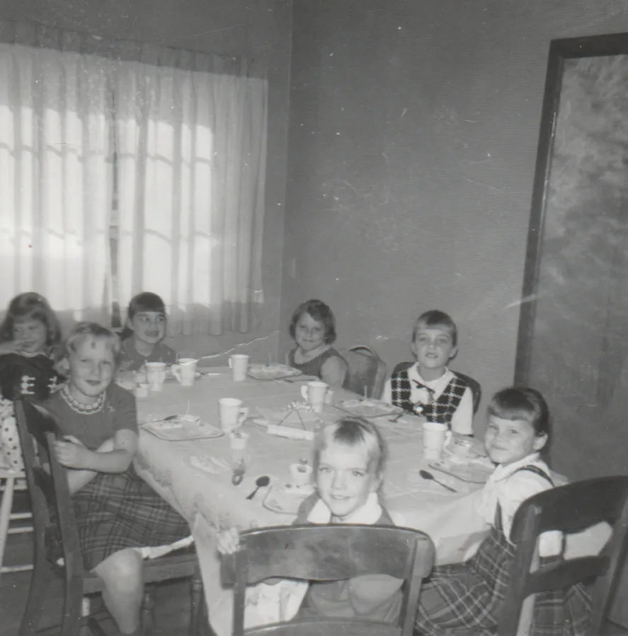 1959-12 - Table - Marilyn, friends - Janice, Beverly, Carolee Kennedy, Beaverton.png