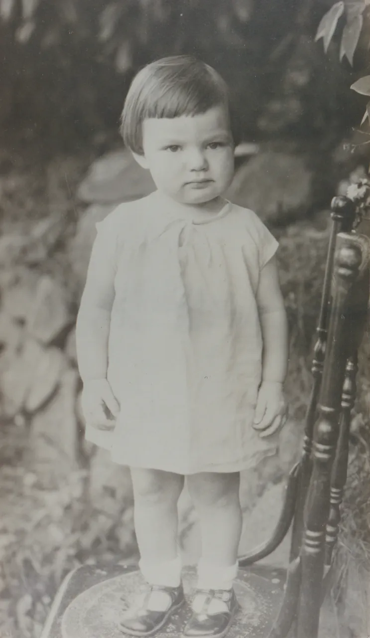1930 - Irene Dwana Picket, born on Thursday, 1927-01-27, she is probably 4 or younger in this photo, other pics are dated to be from 1930, 1pic.png