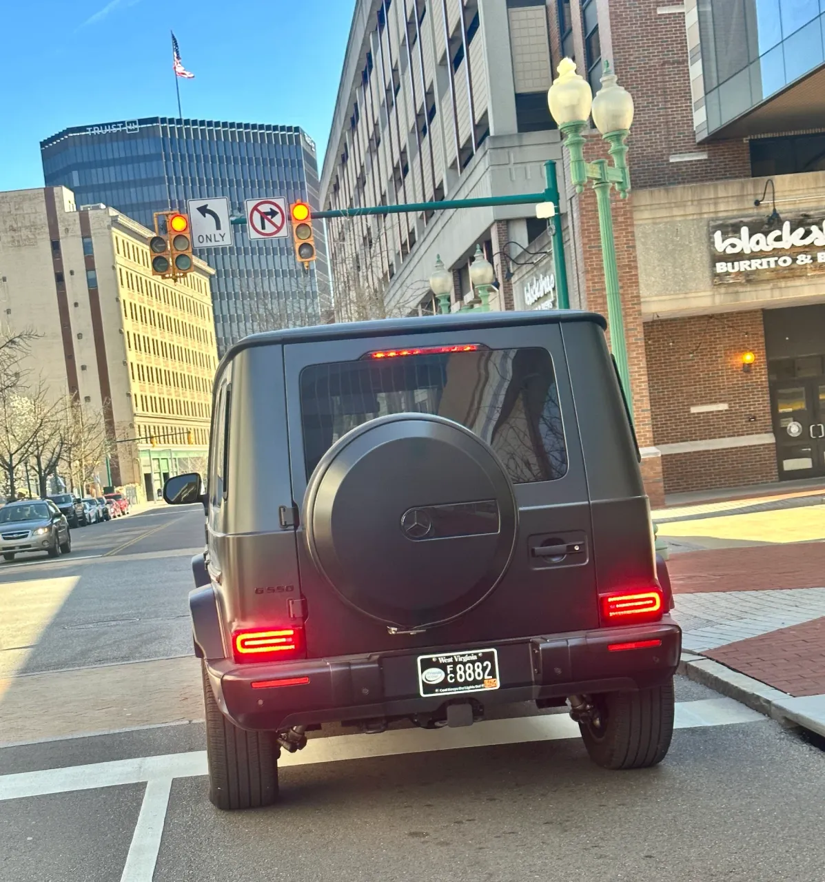 clfxyb1ja00cl5dsz4r9v6xgj_Mercedes-Benz_G550.webp