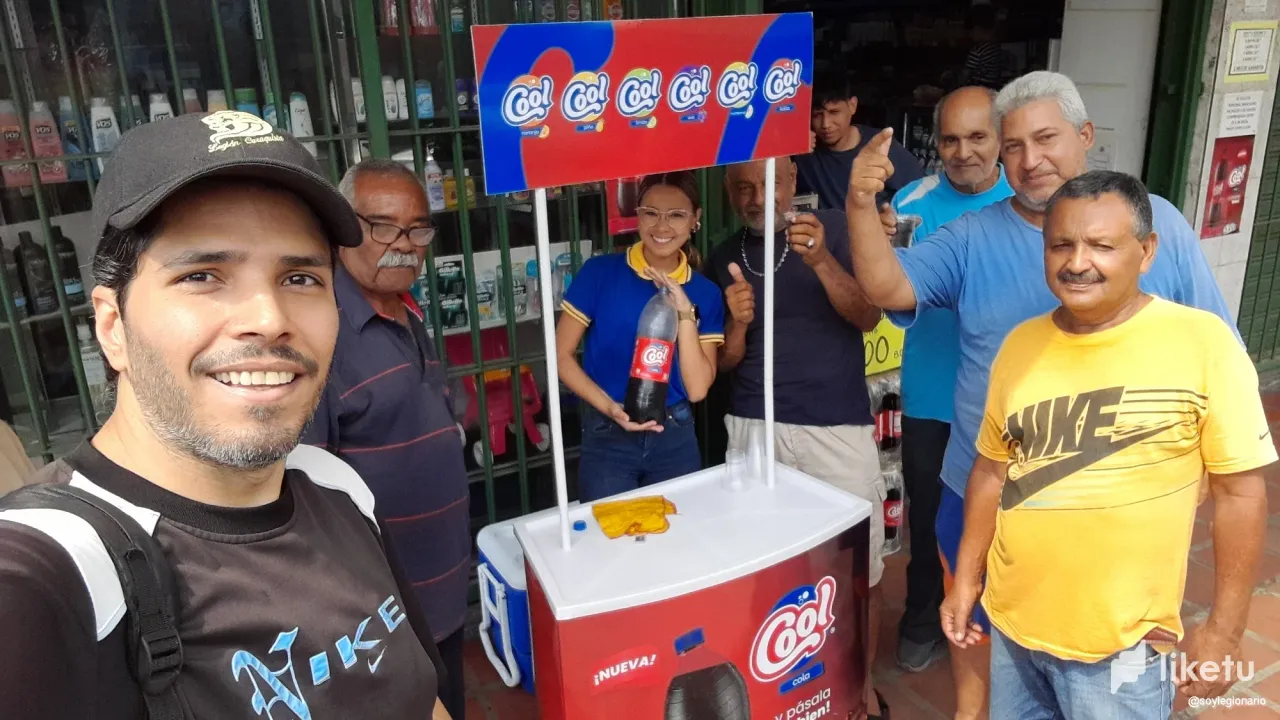 Promoting Cool, a new soft drink brand! 🎉 - Promocionando Cool, nueva marca de refresco!