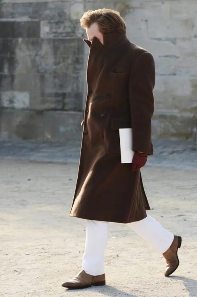 hiding-coat-brown-dark-lookbook-tommy-ton-e1362409885420.jpg